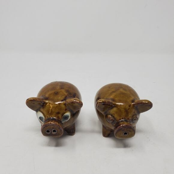Fritz and Floyd Brown Pig Salt and Pepper shakers… - Picture 1 of 8